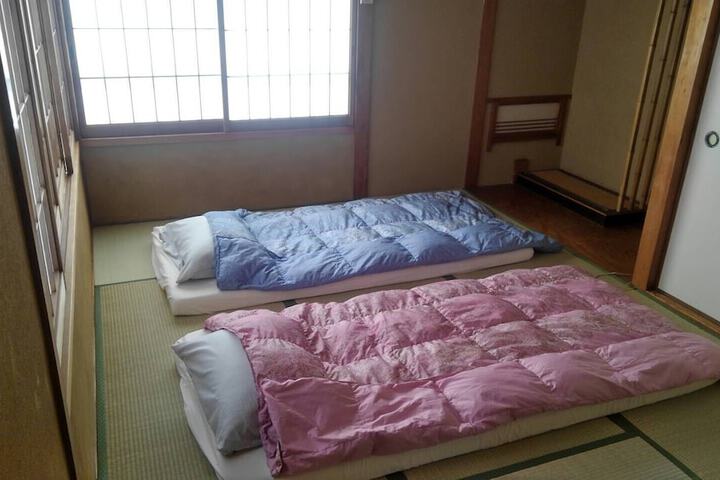 Room 8 of 9