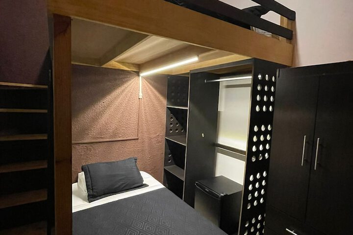 Room 16 of 18
