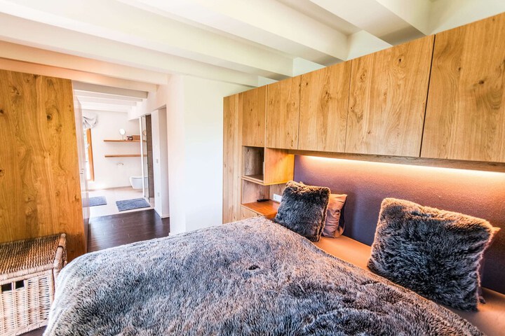 Room 2 of 37