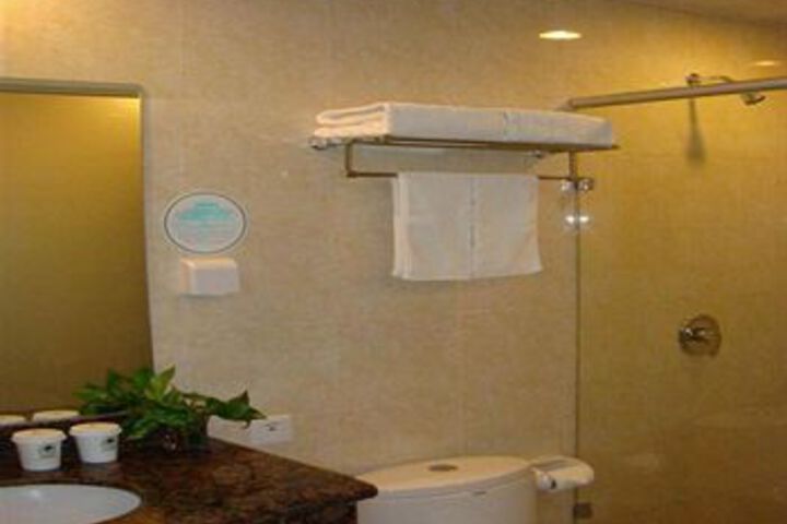 Room 4 of 27