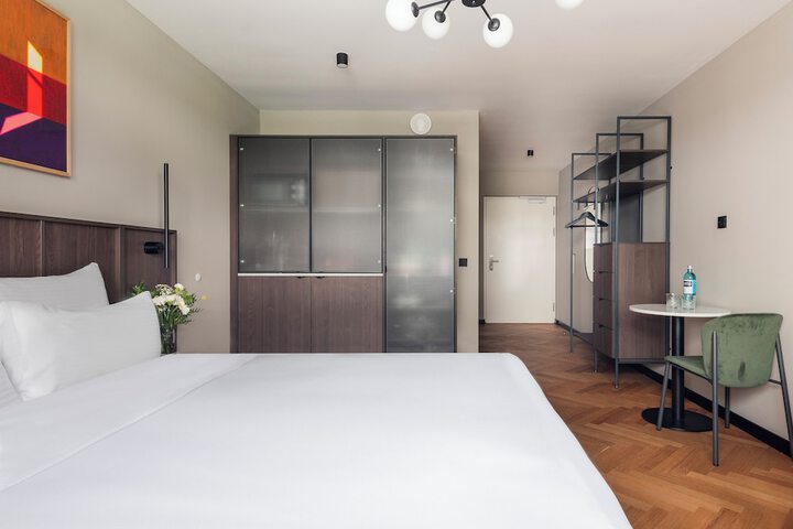 Room 9 of 60