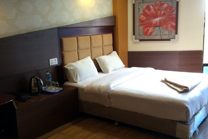 Room 28 of 65
