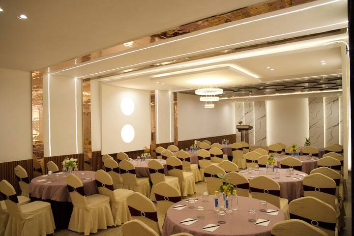 Ballroom/Hall 42 of 55