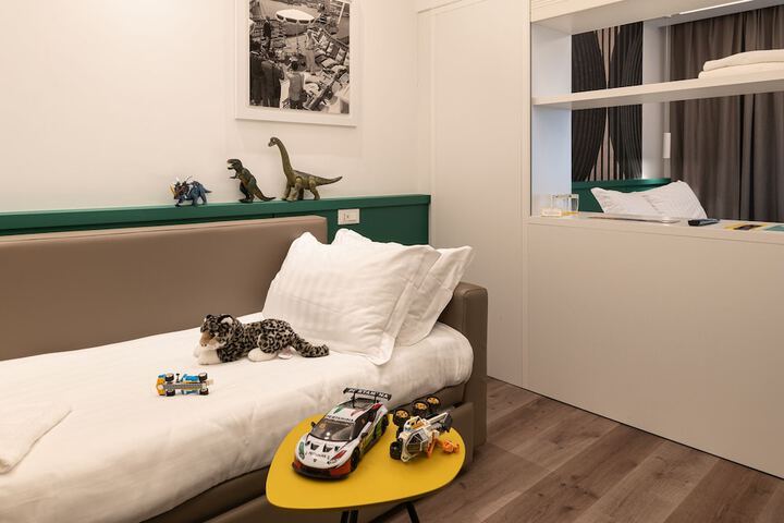 Room 38 of 148
