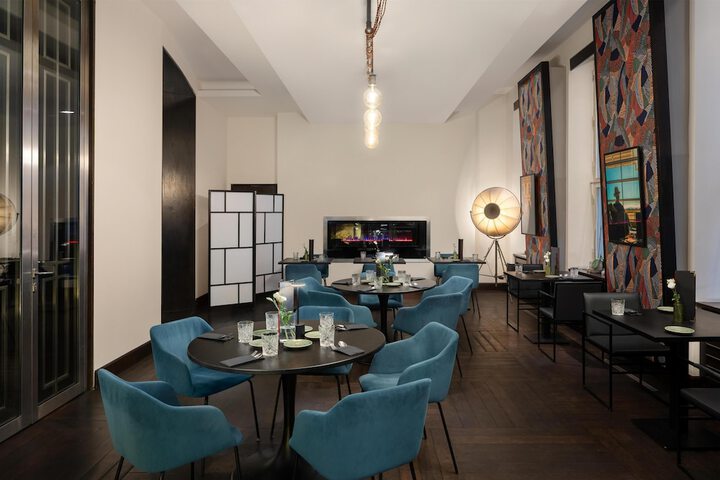 Lounge 51 of 84