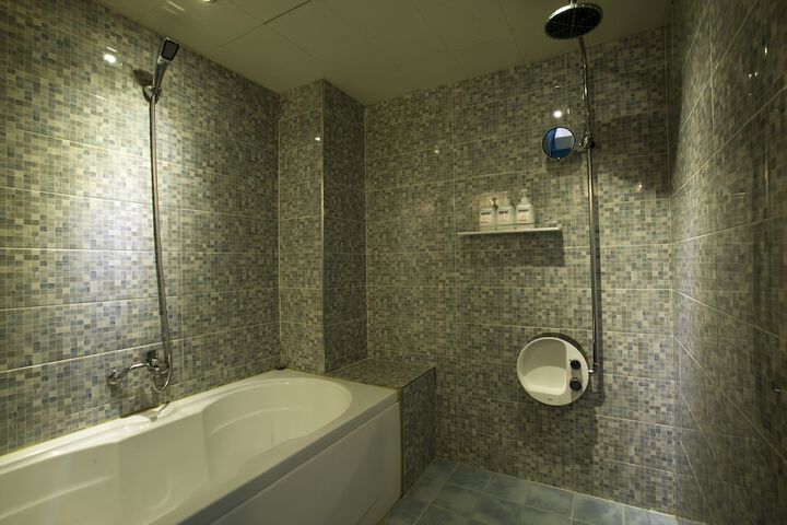 Room 60 of 77