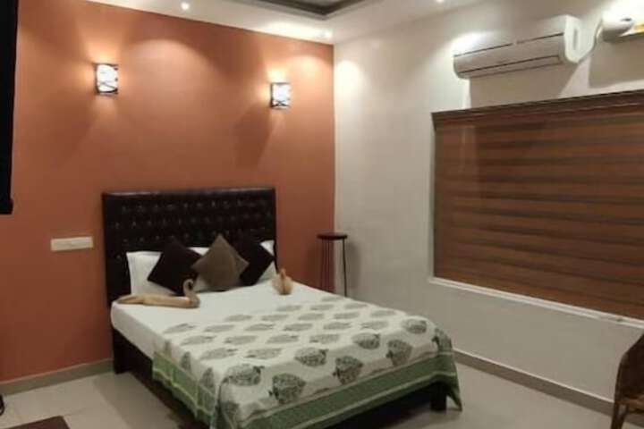 Room 10 of 83
