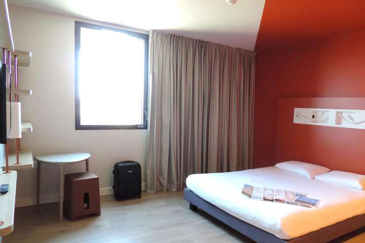 Room 8 of 39