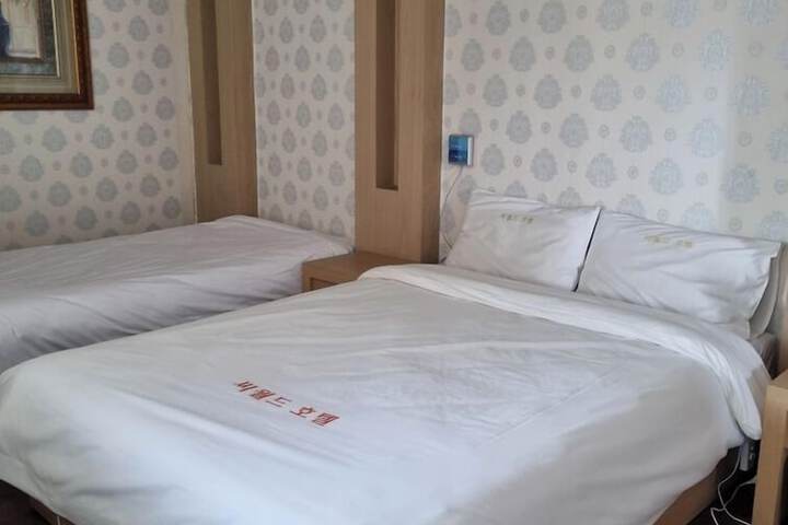 Room 8 of 13