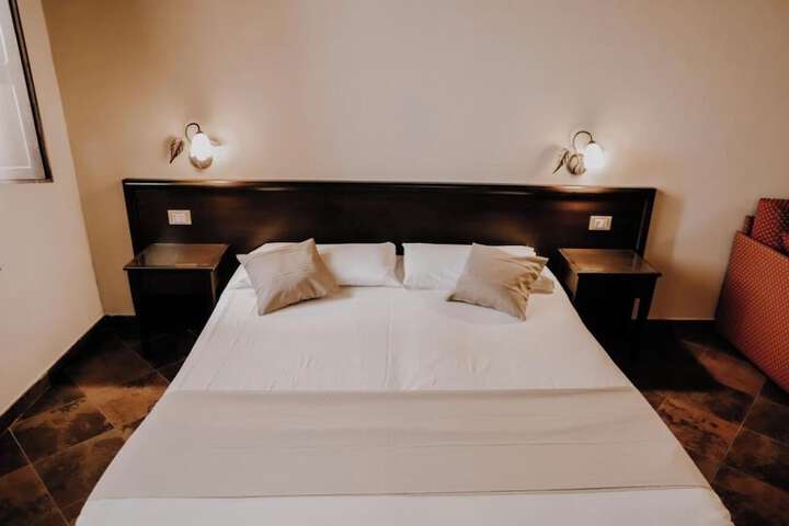 Room 15 of 50