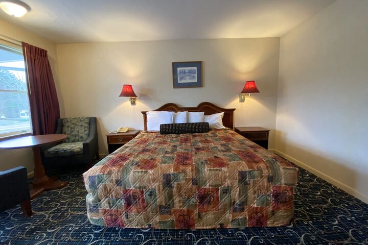 Deluxe King Bed (23 of 30)