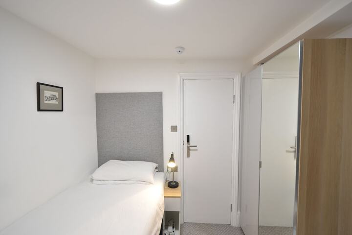 Room 153 of 371