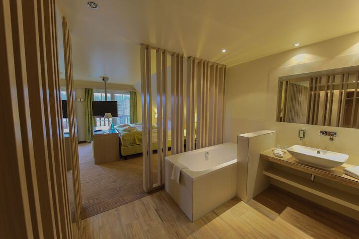 Room 14 of 37