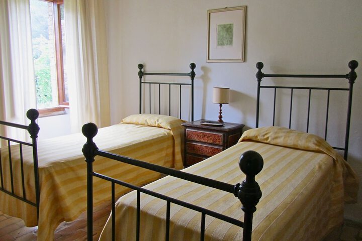 Room 2 of 51