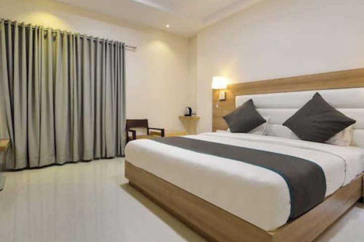 Room 4 of 17