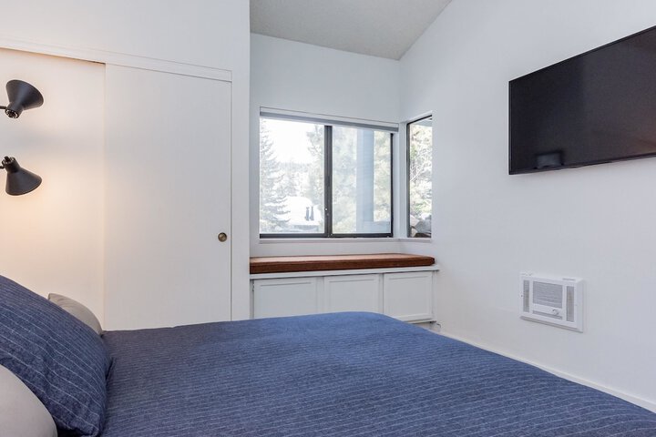 Room 3 of 49