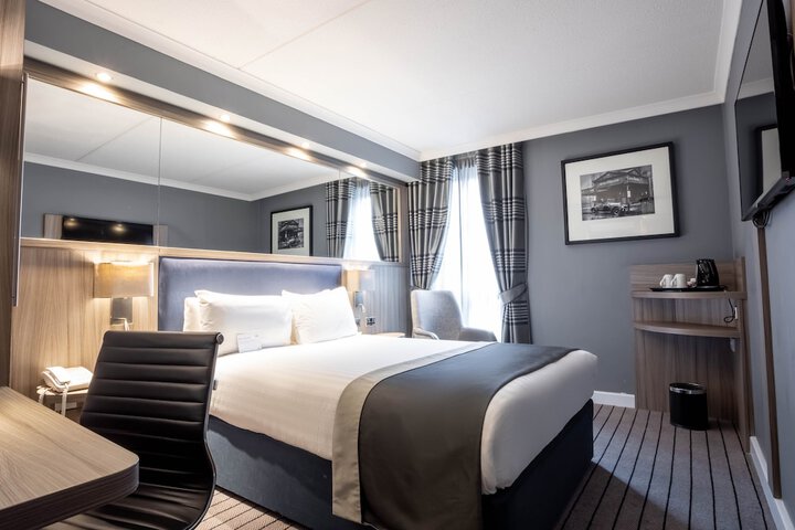Room 3 of 54