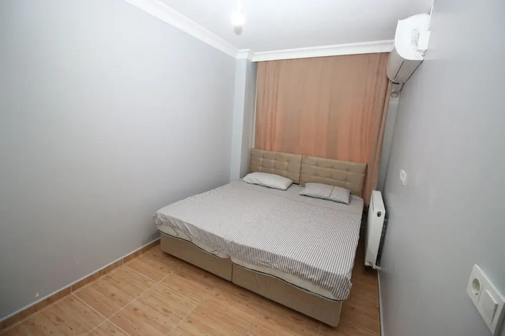 Room 4 of 16