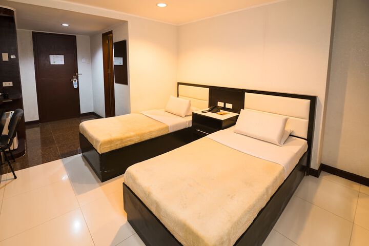 Room 8 of 44
