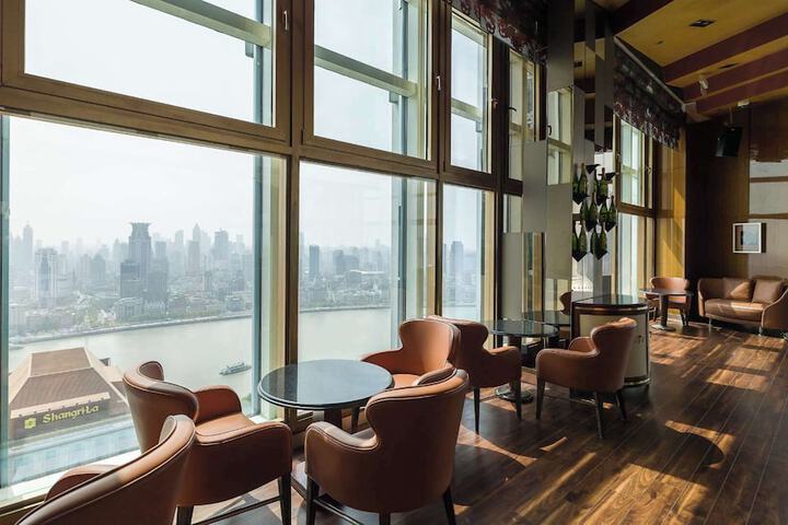 Lounge 203 of 229