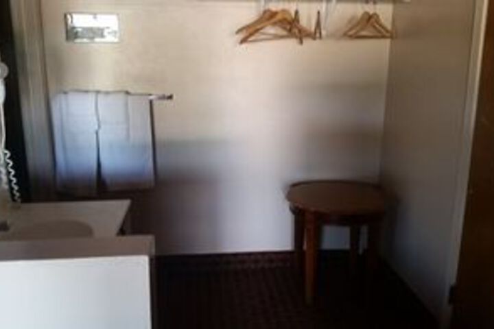 Room 5 of 13