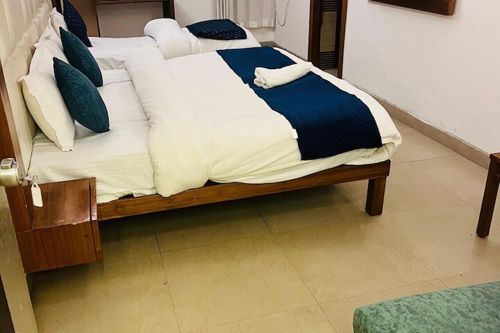 Room 4 of 11