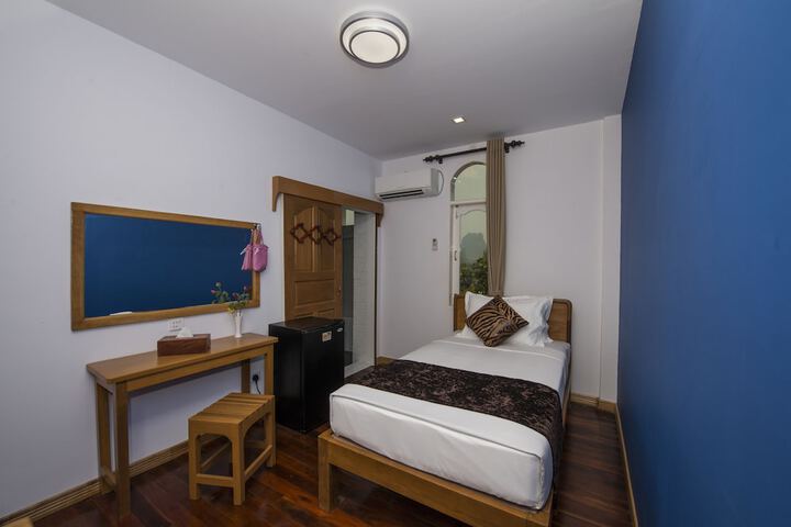 Room 10 of 48