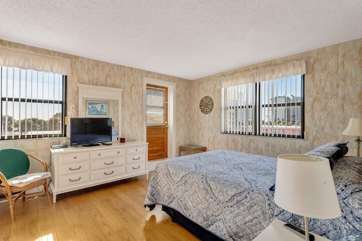 Room 64 of 325
