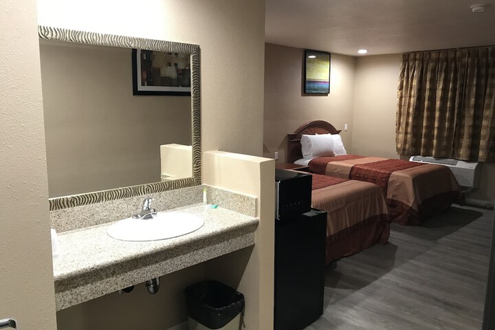 Room 13 of 33