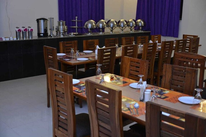 Dining 16 of 20
