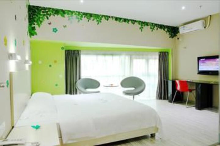 Room 32 of 38