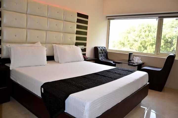Room 15 of 25