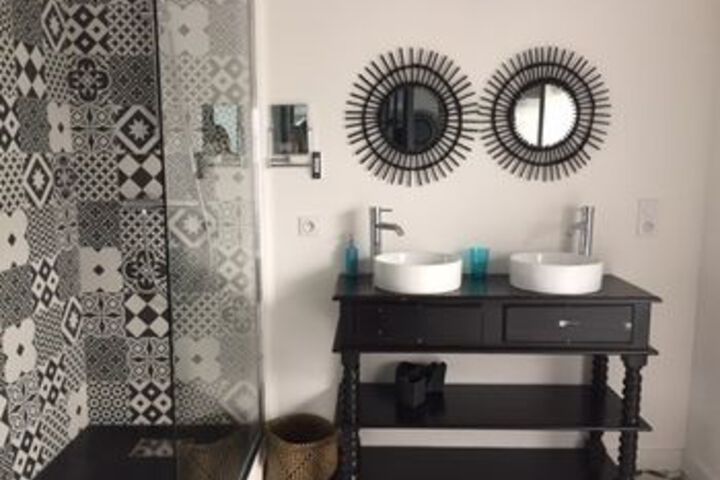 Room 6 of 32