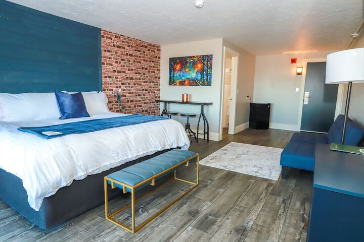 Room 12 of 140