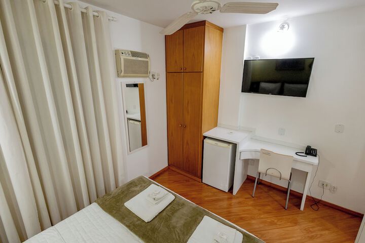 Room 9 of 119