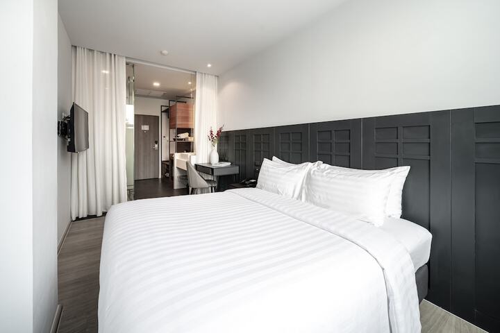 Room 10 of 42