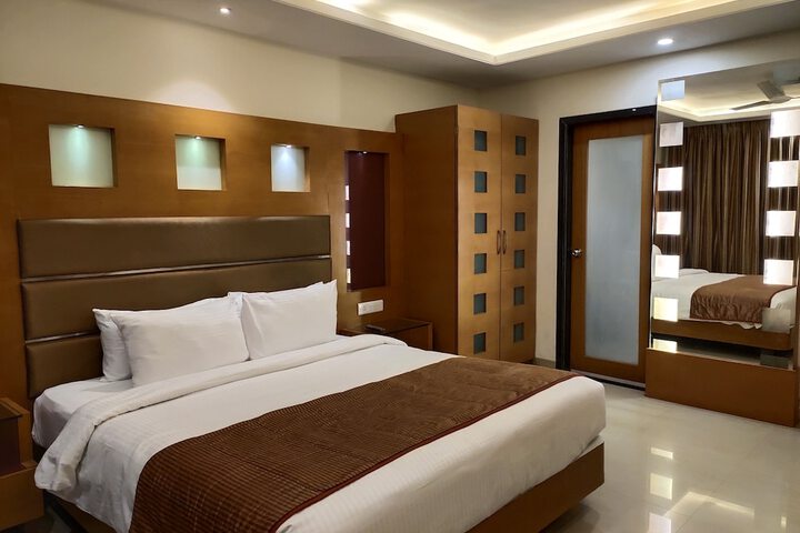 Room 33 of 72
