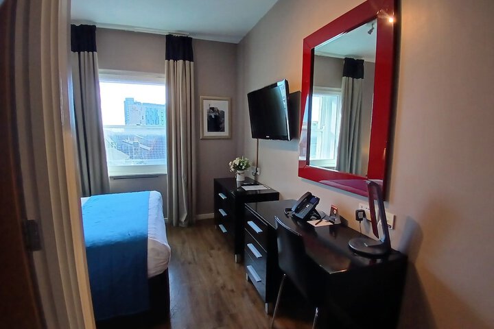 Room 60 of 182
