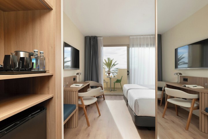Room 32 of 67