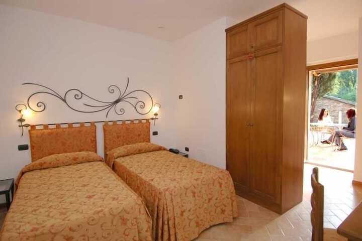 Room 15 of 82