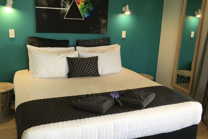 Room 40 of 141