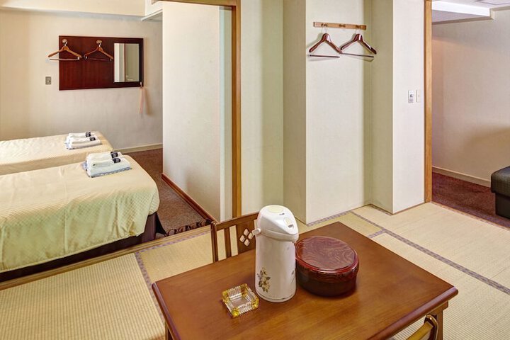 Room 13 of 48