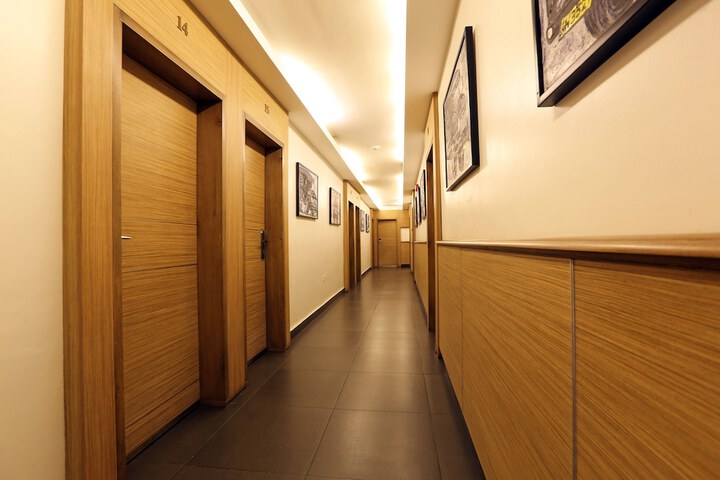 Ballroom/Hall 32 of 36