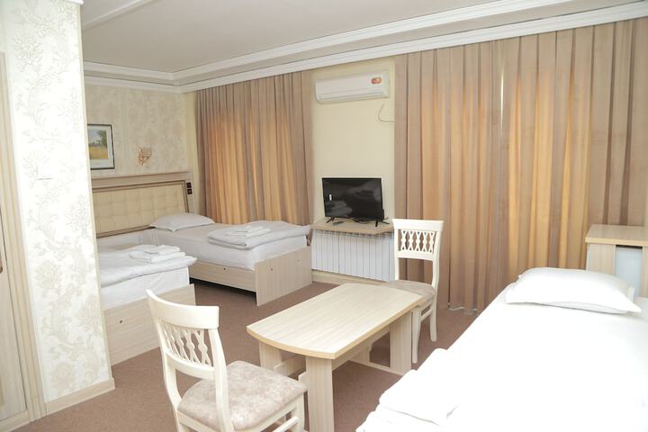Room 6 of 18