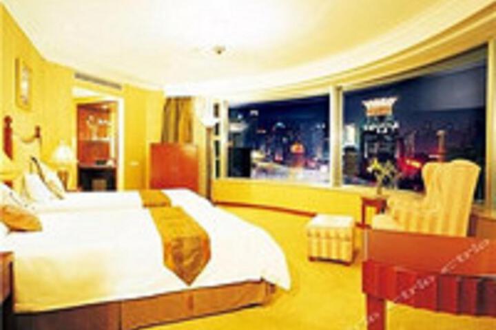 Room 32 of 32