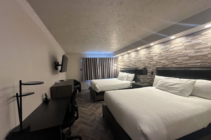 Queen Bed Accessible (5 of 13)