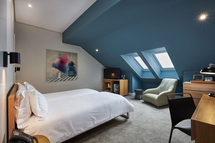 Room 3 of 73