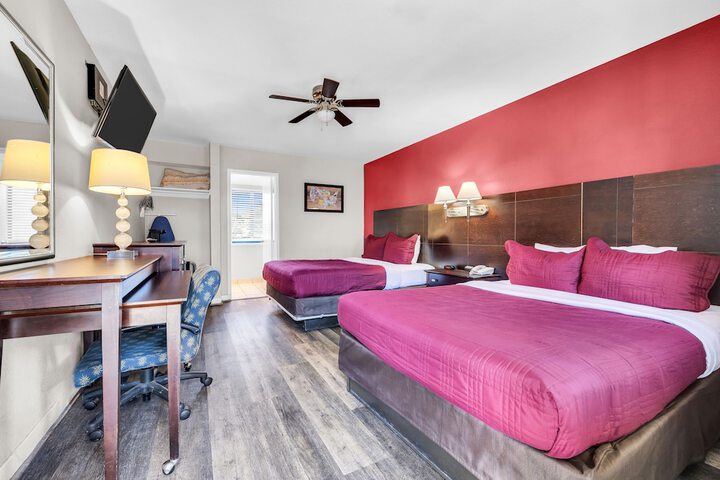 1 Queen Bed (6 of 11)