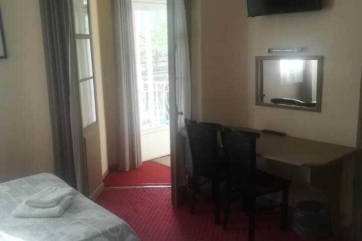 Room 9 of 48
