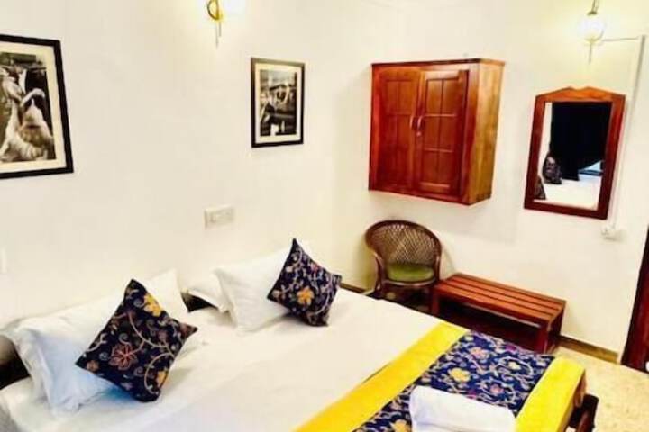 Room 2 of 84
